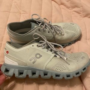 Womens On Cloud X size 8 Aloe / Surf. Like new only wore a few times.